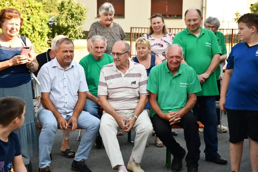 PRIREDBA ČEHA POŽEŠKOG KRAJA: Češke besede Bjeliševca i Kaptola zajedno zapjevale nakon otvorenja ljetne pozornice
