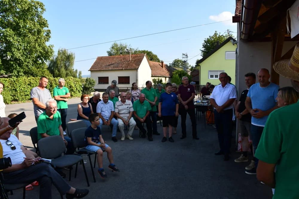 PRIREDBA ČEHA POŽEŠKOG KRAJA: Češke besede Bjeliševca i Kaptola zajedno zapjevale nakon otvorenja ljetne pozornice