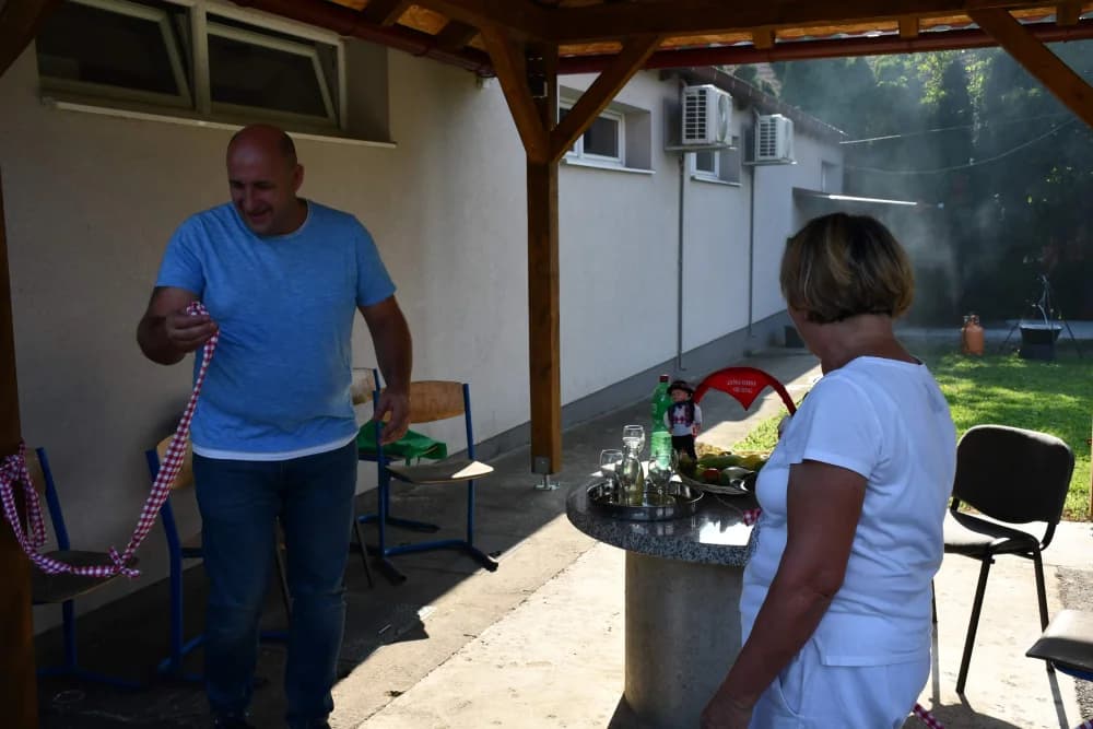 PRIREDBA ČEHA POŽEŠKOG KRAJA: Češke besede Bjeliševca i Kaptola zajedno zapjevale nakon otvorenja ljetne pozornice