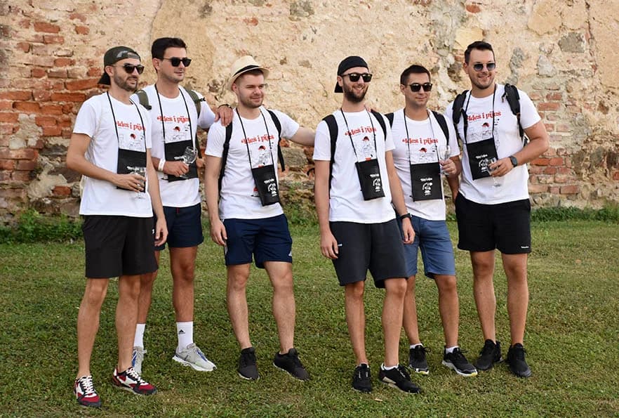 [FOTOGALERIJA] Uz jelo i piće kaptolačkim vinogradima prošlo više od četiri stotine sudionika