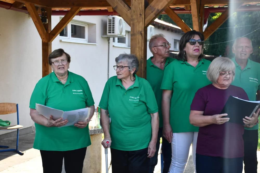 PRIREDBA ČEHA POŽEŠKOG KRAJA: Češke besede Bjeliševca i Kaptola zajedno zapjevale nakon otvorenja ljetne pozornice