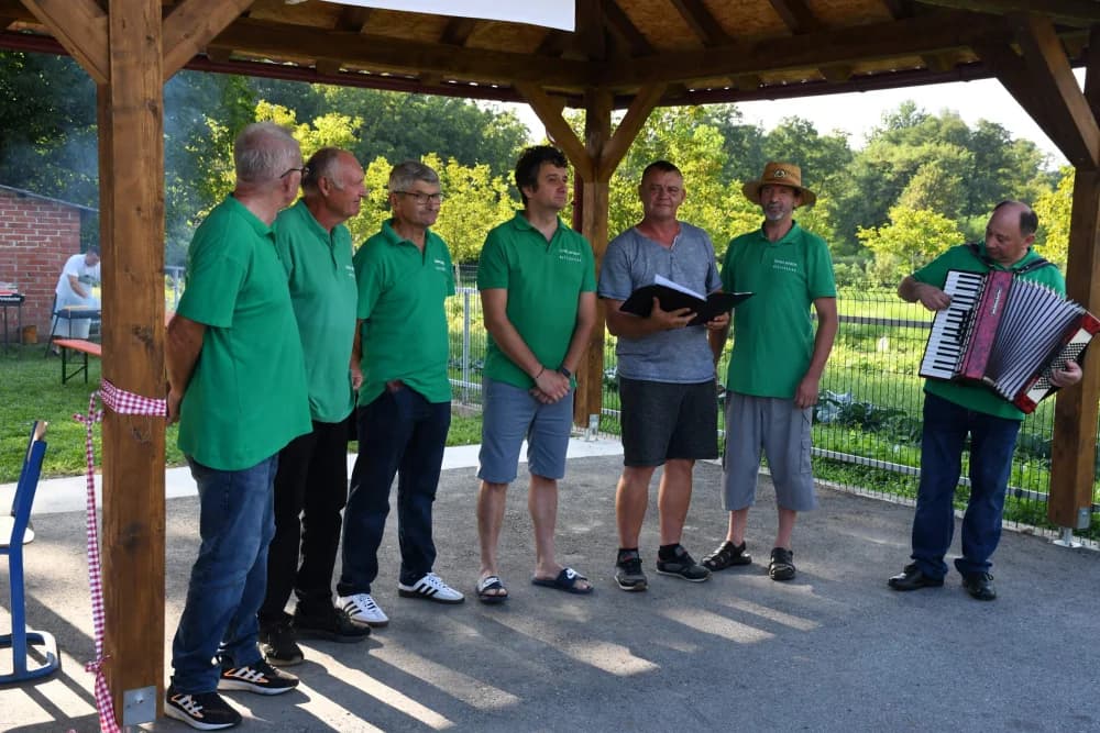 PRIREDBA ČEHA POŽEŠKOG KRAJA: Češke besede Bjeliševca i Kaptola zajedno zapjevale nakon otvorenja ljetne pozornice