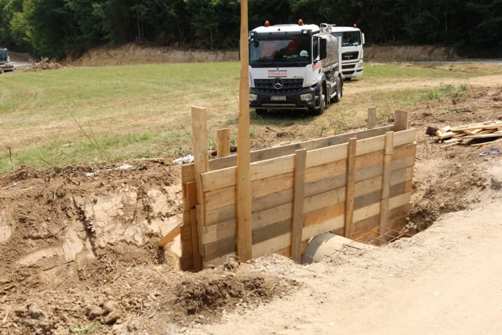 Na području općine Čaglin u tijeku su još jedni infrastrukturni radovi – treća faza uređenja ceste prema Dobrogošću