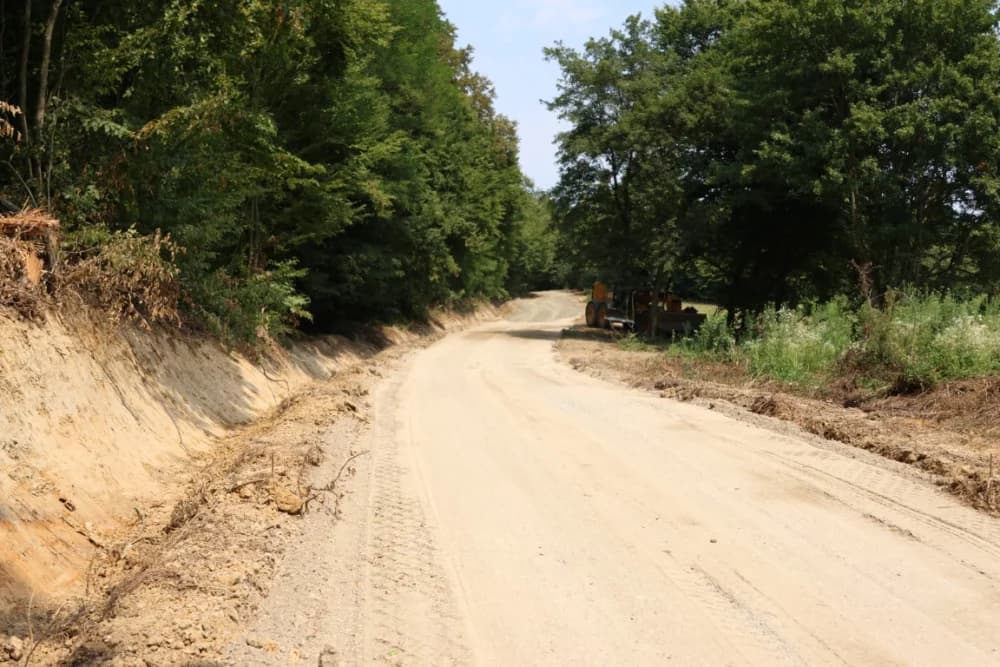 Na području općine Čaglin u tijeku su još jedni infrastrukturni radovi – treća faza uređenja ceste prema Dobrogošću