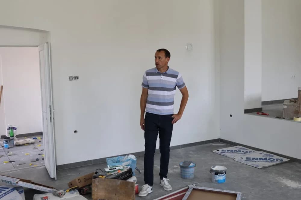 ZABILJEŽILI SMO JOŠ JEDNE RADOVE U ČAGLINSKOM KRAJU: Na red je došlo i uređenje društvenog doma u Sapni