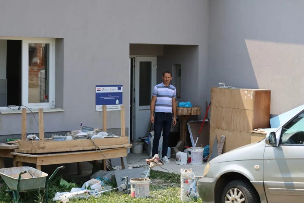 ZABILJEŽILI SMO JOŠ JEDNE RADOVE U ČAGLINSKOM KRAJU: Na red je došlo i uređenje društvenog doma u Sapni