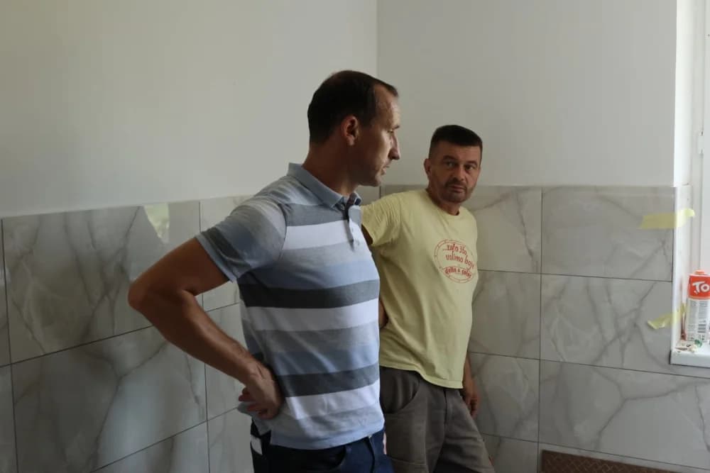 ZABILJEŽILI SMO JOŠ JEDNE RADOVE U ČAGLINSKOM KRAJU: Na red je došlo i uređenje društvenog doma u Sapni