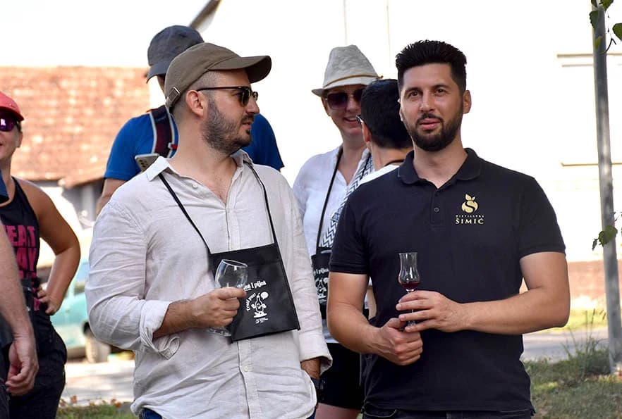 [FOTOGALERIJA] Uz jelo i piće kaptolačkim vinogradima prošlo više od četiri stotine sudionika