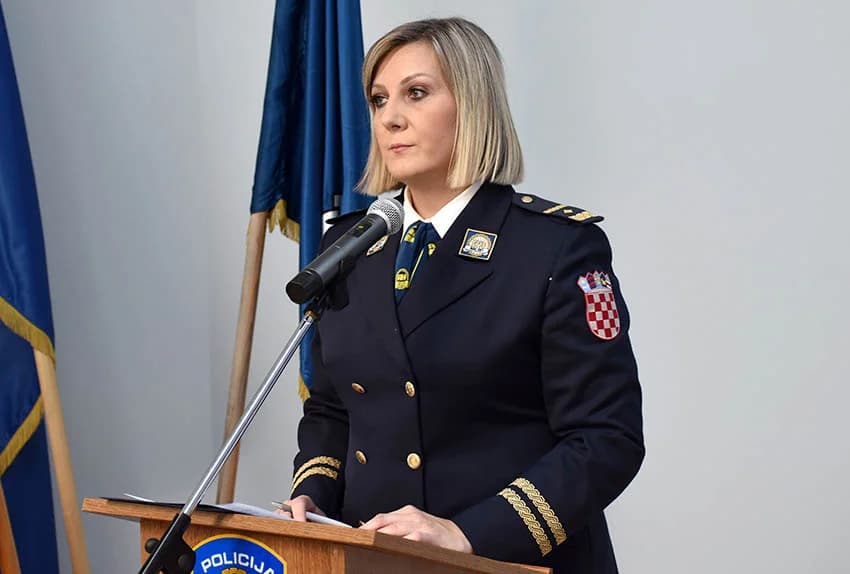 /FOTO/ Uručene pisane povale načelnika Policijske uprave požeško-slavonske policijskim službenicima i namještenicima u prigodi Dana policije