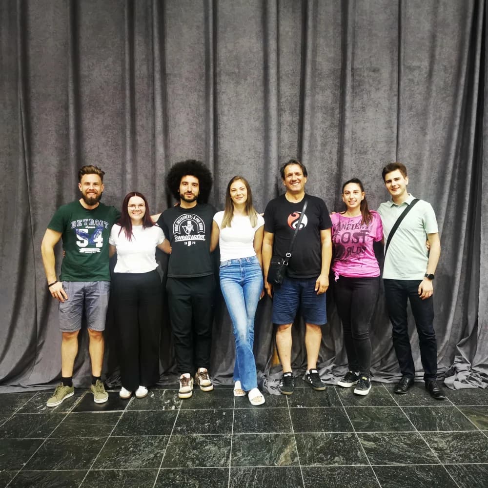 Sedam požeških glazbenika na Korčuli svira koncert Trag u beskraju u čast Oliveru