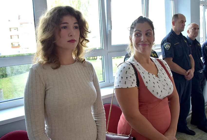 /FOTO/ Uručene pisane povale načelnika Policijske uprave požeško-slavonske policijskim službenicima i namještenicima u prigodi Dana policije