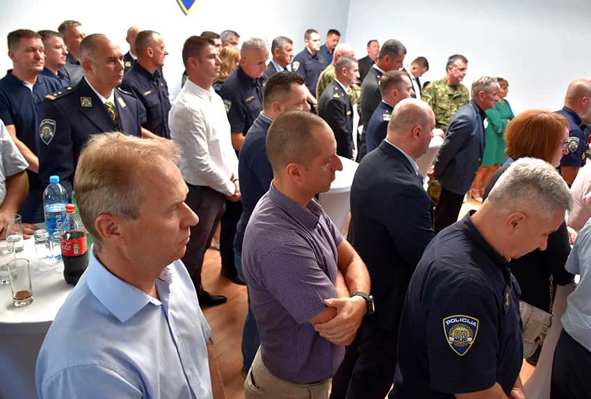 /FOTO/ Uručene pisane povale načelnika Policijske uprave požeško-slavonske policijskim službenicima i namještenicima u prigodi Dana policije