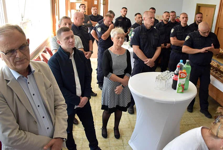 /FOTO/ Uručene pisane povale načelnika Policijske uprave požeško-slavonske policijskim službenicima i namještenicima u prigodi Dana policije