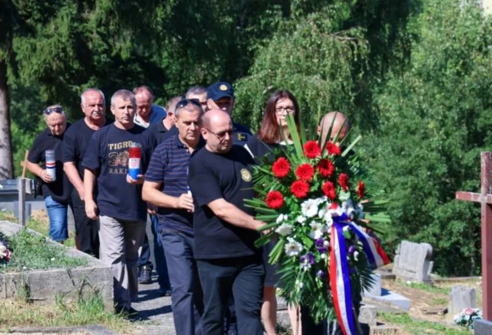 UZ 33. OBLJETNICU POGIBIJE PRIPADNIKA „TIGROVA“ U Novoj Ljeskovici odana počast hrvatskom branitelju Josipu Kneževiću