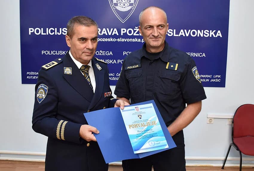 /FOTO/ Uručene pisane povale načelnika Policijske uprave požeško-slavonske policijskim službenicima i namještenicima u prigodi Dana policije
