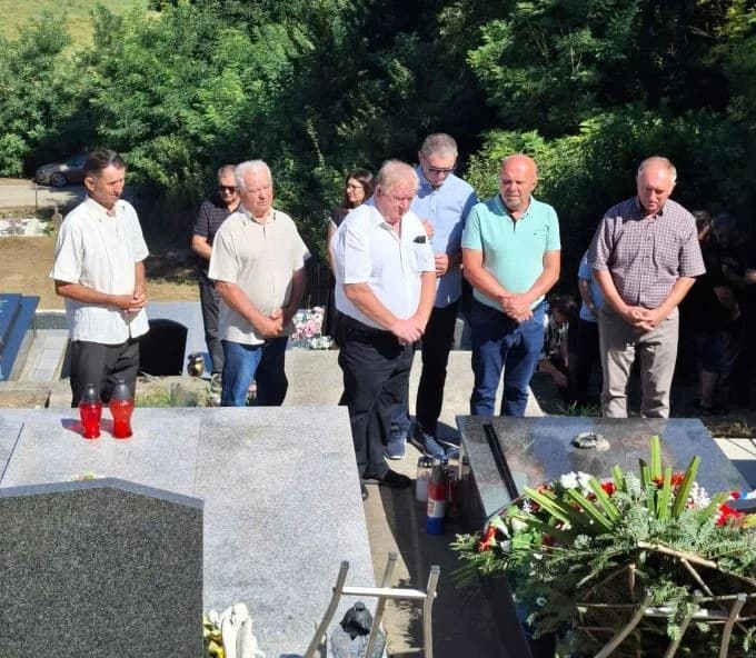 UZ 33. OBLJETNICU POGIBIJE PRIPADNIKA „TIGROVA“ U Novoj Ljeskovici odana počast hrvatskom branitelju Josipu Kneževiću