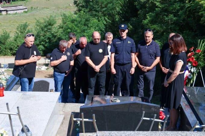 UZ 33. OBLJETNICU POGIBIJE PRIPADNIKA „TIGROVA“ U Novoj Ljeskovici odana počast hrvatskom branitelju Josipu Kneževiću