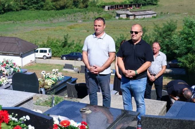 UZ 33. OBLJETNICU POGIBIJE PRIPADNIKA „TIGROVA“ U Novoj Ljeskovici odana počast hrvatskom branitelju Josipu Kneževiću