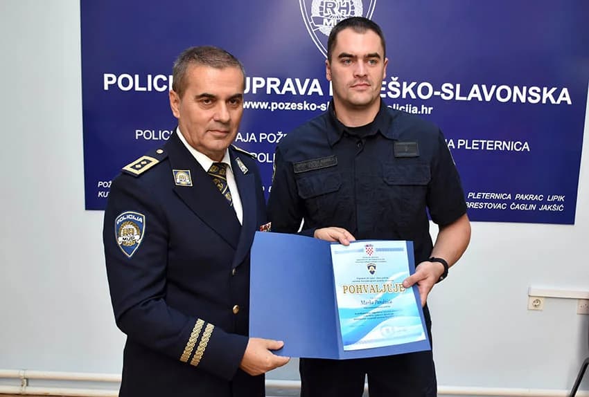 /FOTO/ Uručene pisane povale načelnika Policijske uprave požeško-slavonske policijskim službenicima i namještenicima u prigodi Dana policije