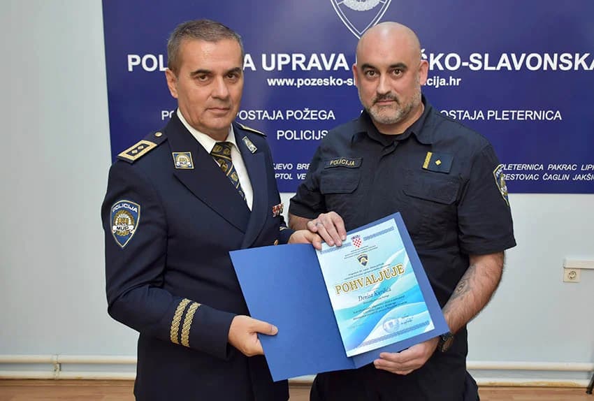 /FOTO/ Uručene pisane povale načelnika Policijske uprave požeško-slavonske policijskim službenicima i namještenicima u prigodi Dana policije