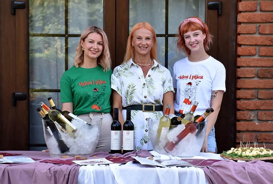 [FOTOGALERIJA] Uz jelo i piće kaptolačkim vinogradima prošlo više od četiri stotine sudionika