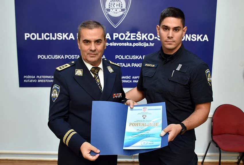 /FOTO/ Uručene pisane povale načelnika Policijske uprave požeško-slavonske policijskim službenicima i namještenicima u prigodi Dana policije