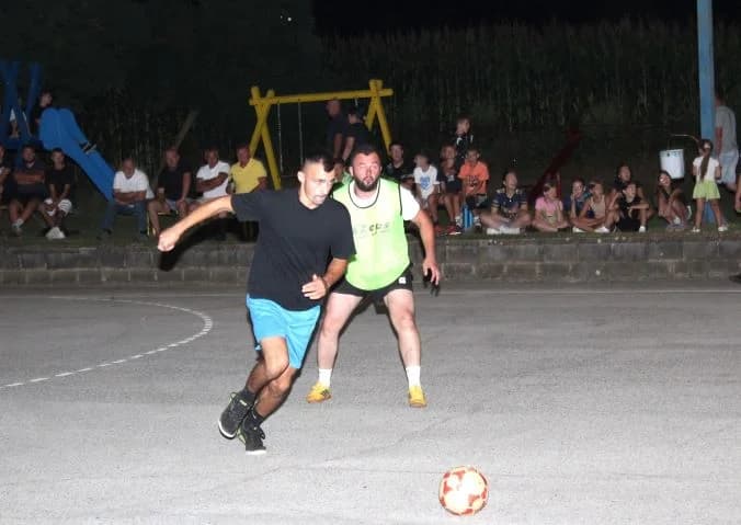 MALONOGOMETNI NOĆNI TURNIR U BUKU: Prvo mjesto i novčanu nagradu osvojila ekipa MNK „Amigo“