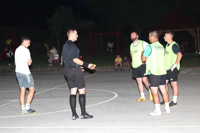 MALONOGOMETNI NOĆNI TURNIR U BUKU: Prvo mjesto i novčanu nagradu osvojila ekipa MNK „Amigo“