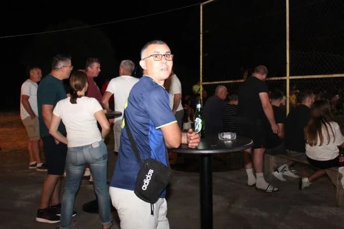 MALONOGOMETNI NOĆNI TURNIR U BUKU: Prvo mjesto i novčanu nagradu osvojila ekipa MNK „Amigo“