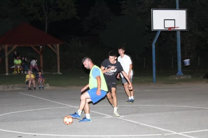 MALONOGOMETNI NOĆNI TURNIR U BUKU: Prvo mjesto i novčanu nagradu osvojila ekipa MNK „Amigo“
