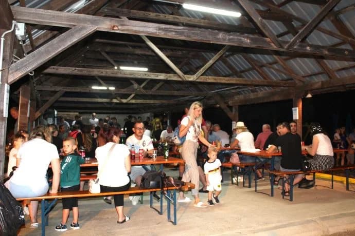 MALONOGOMETNI NOĆNI TURNIR U BUKU: Prvo mjesto i novčanu nagradu osvojila ekipa MNK „Amigo“