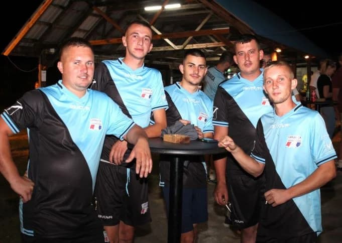MALONOGOMETNI NOĆNI TURNIR U BUKU: Prvo mjesto i novčanu nagradu osvojila ekipa MNK „Amigo“