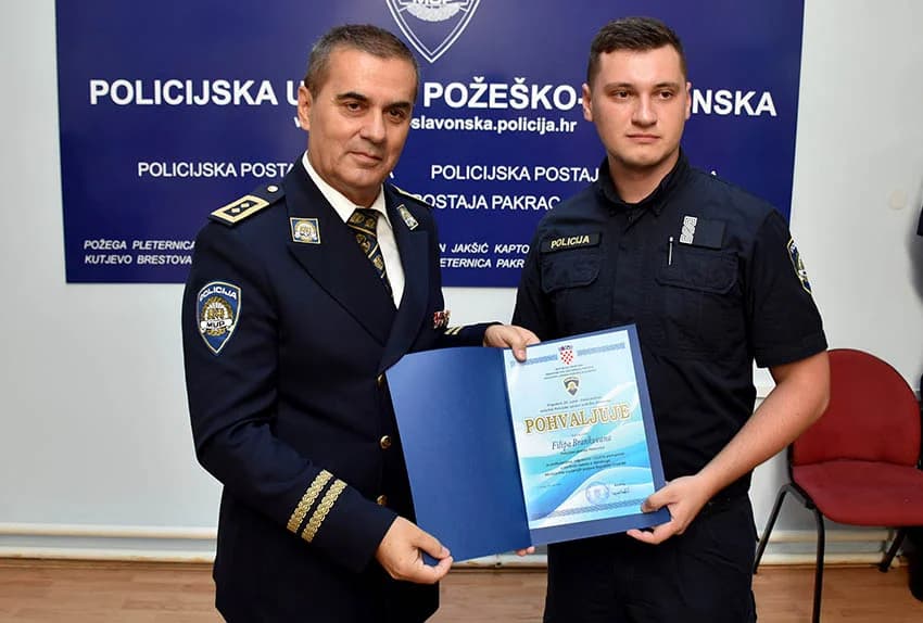 /FOTO/ Uručene pisane povale načelnika Policijske uprave požeško-slavonske policijskim službenicima i namještenicima u prigodi Dana policije