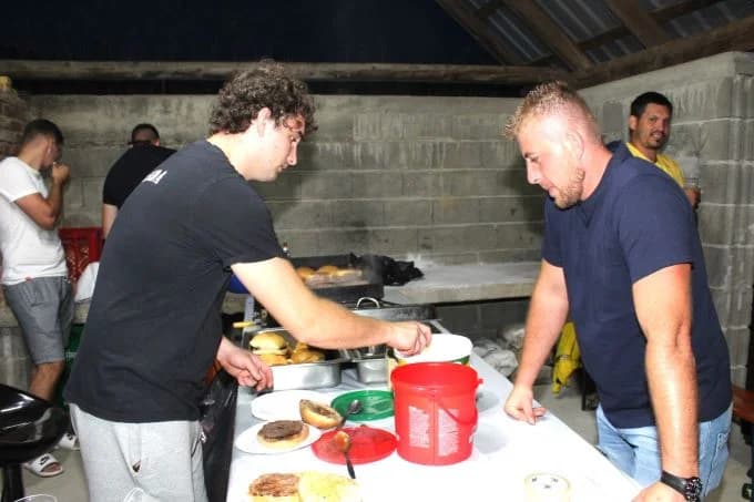 MALONOGOMETNI NOĆNI TURNIR U BUKU: Prvo mjesto i novčanu nagradu osvojila ekipa MNK „Amigo“