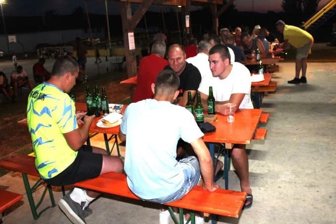 MALONOGOMETNI NOĆNI TURNIR U BUKU: Prvo mjesto i novčanu nagradu osvojila ekipa MNK „Amigo“