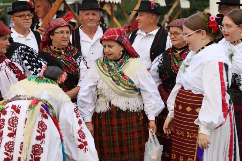 Poljadija u srcu: Odjekivale su pjesme i stari napjevi na tradicionalnoj manifestaciji u Grabarju