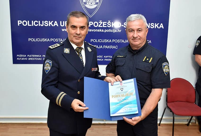 /FOTO/ Uručene pisane povale načelnika Policijske uprave požeško-slavonske policijskim službenicima i namještenicima u prigodi Dana policije