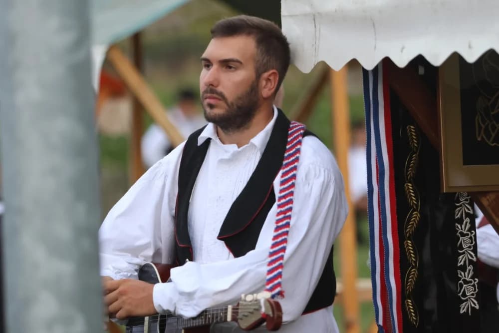 Poljadija u srcu: Odjekivale su pjesme i stari napjevi na tradicionalnoj manifestaciji u Grabarju