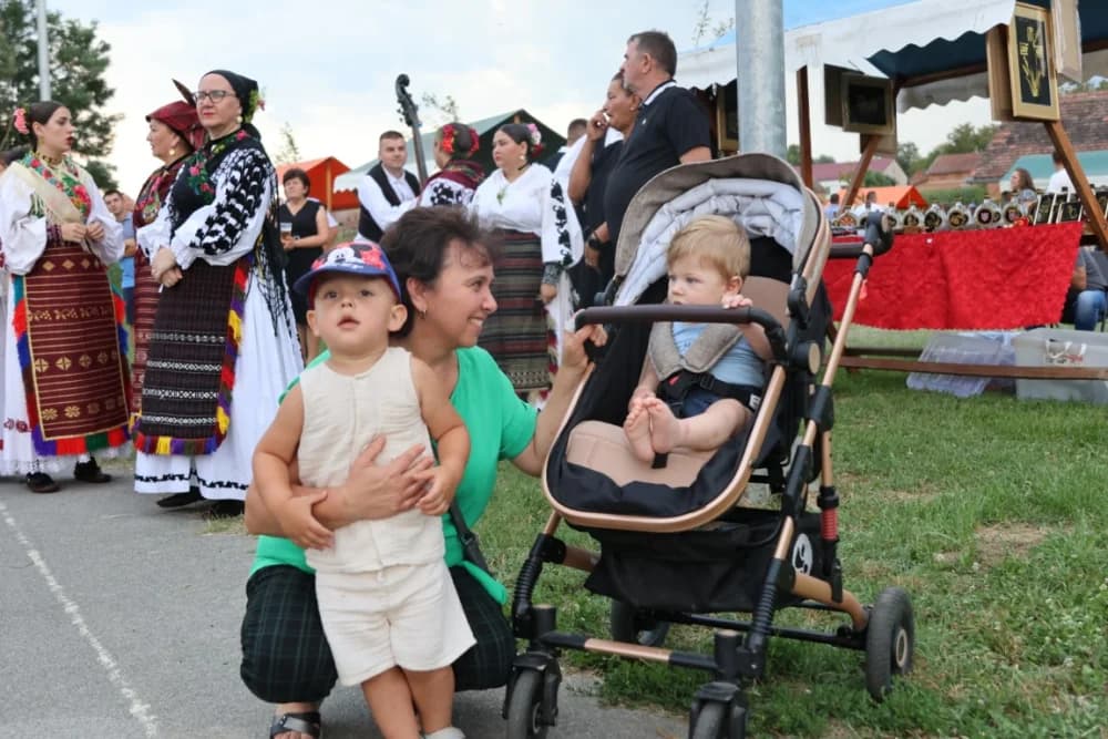 Poljadija u srcu: Odjekivale su pjesme i stari napjevi na tradicionalnoj manifestaciji u Grabarju