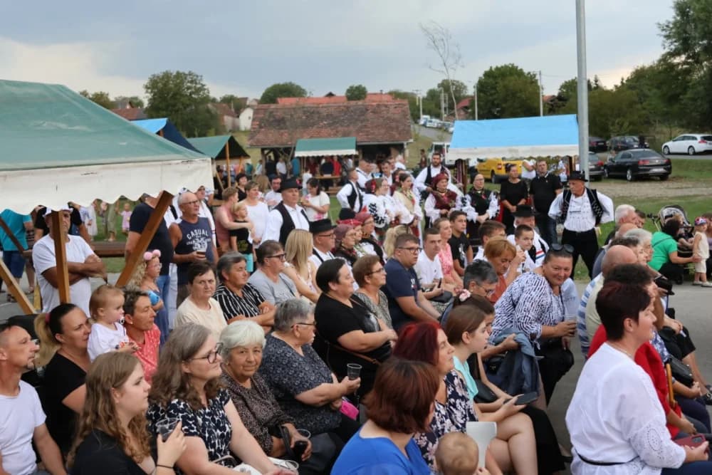 Poljadija u srcu: Odjekivale su pjesme i stari napjevi na tradicionalnoj manifestaciji u Grabarju