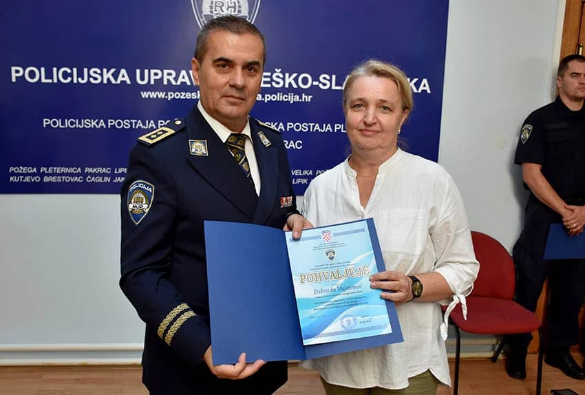 /FOTO/ Uručene pisane povale načelnika Policijske uprave požeško-slavonske policijskim službenicima i namještenicima u prigodi Dana policije