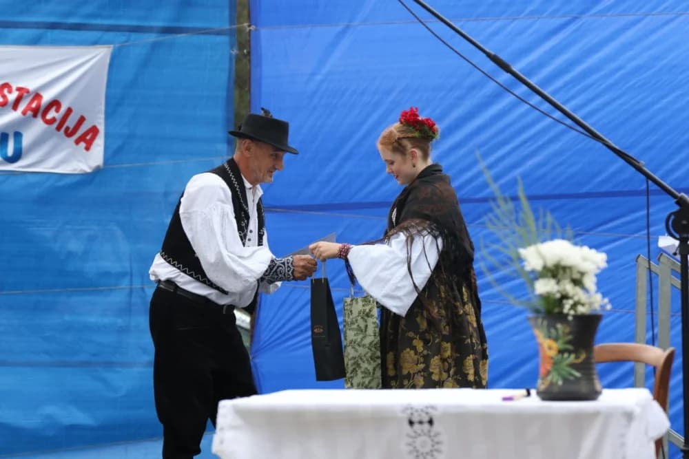 Poljadija u srcu: Odjekivale su pjesme i stari napjevi na tradicionalnoj manifestaciji u Grabarju
