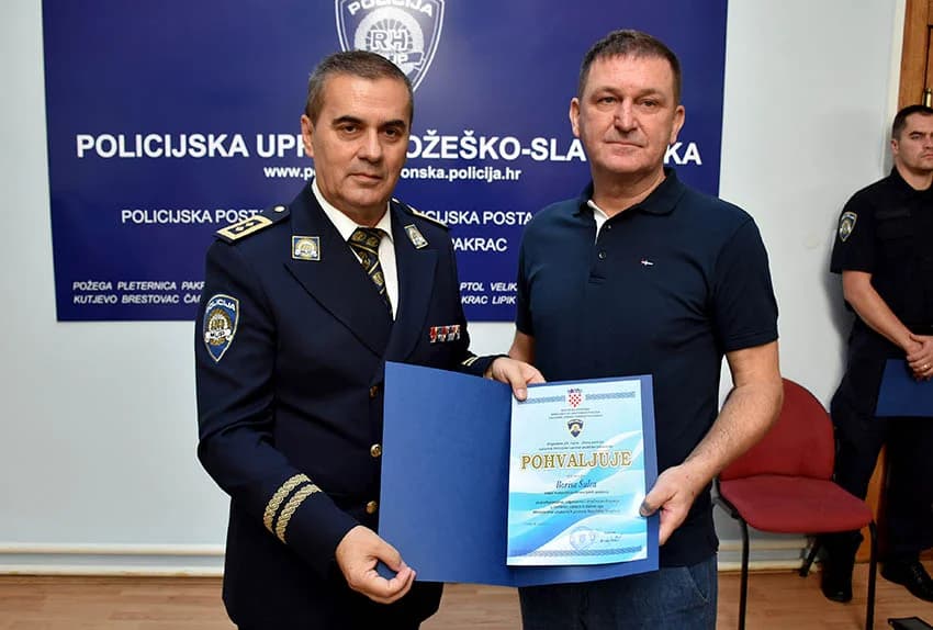 /FOTO/ Uručene pisane povale načelnika Policijske uprave požeško-slavonske policijskim službenicima i namještenicima u prigodi Dana policije