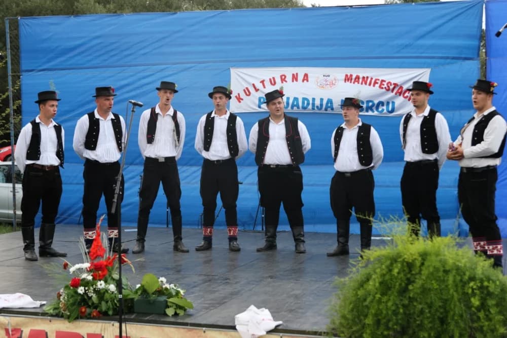 Poljadija u srcu: Odjekivale su pjesme i stari napjevi na tradicionalnoj manifestaciji u Grabarju