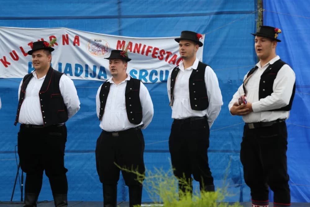 Poljadija u srcu: Odjekivale su pjesme i stari napjevi na tradicionalnoj manifestaciji u Grabarju