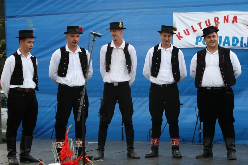 Poljadija u srcu: Odjekivale su pjesme i stari napjevi na tradicionalnoj manifestaciji u Grabarju