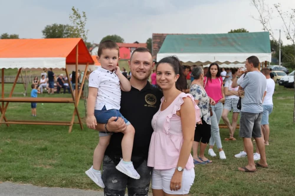 Poljadija u srcu: Odjekivale su pjesme i stari napjevi na tradicionalnoj manifestaciji u Grabarju