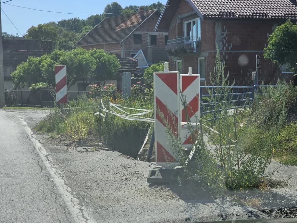 Ovo je naša stvarnost uz državnu cestu: Možda će pokositi kada padne prvi snijeg!