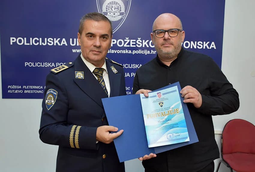 /FOTO/ Uručene pisane povale načelnika Policijske uprave požeško-slavonske policijskim službenicima i namještenicima u prigodi Dana policije