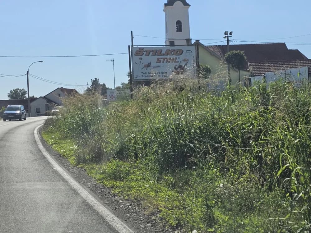 Ovo je naša stvarnost uz državnu cestu: Možda će pokositi kada padne prvi snijeg!